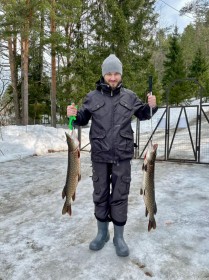 По весеннему льду хорошо берет щука